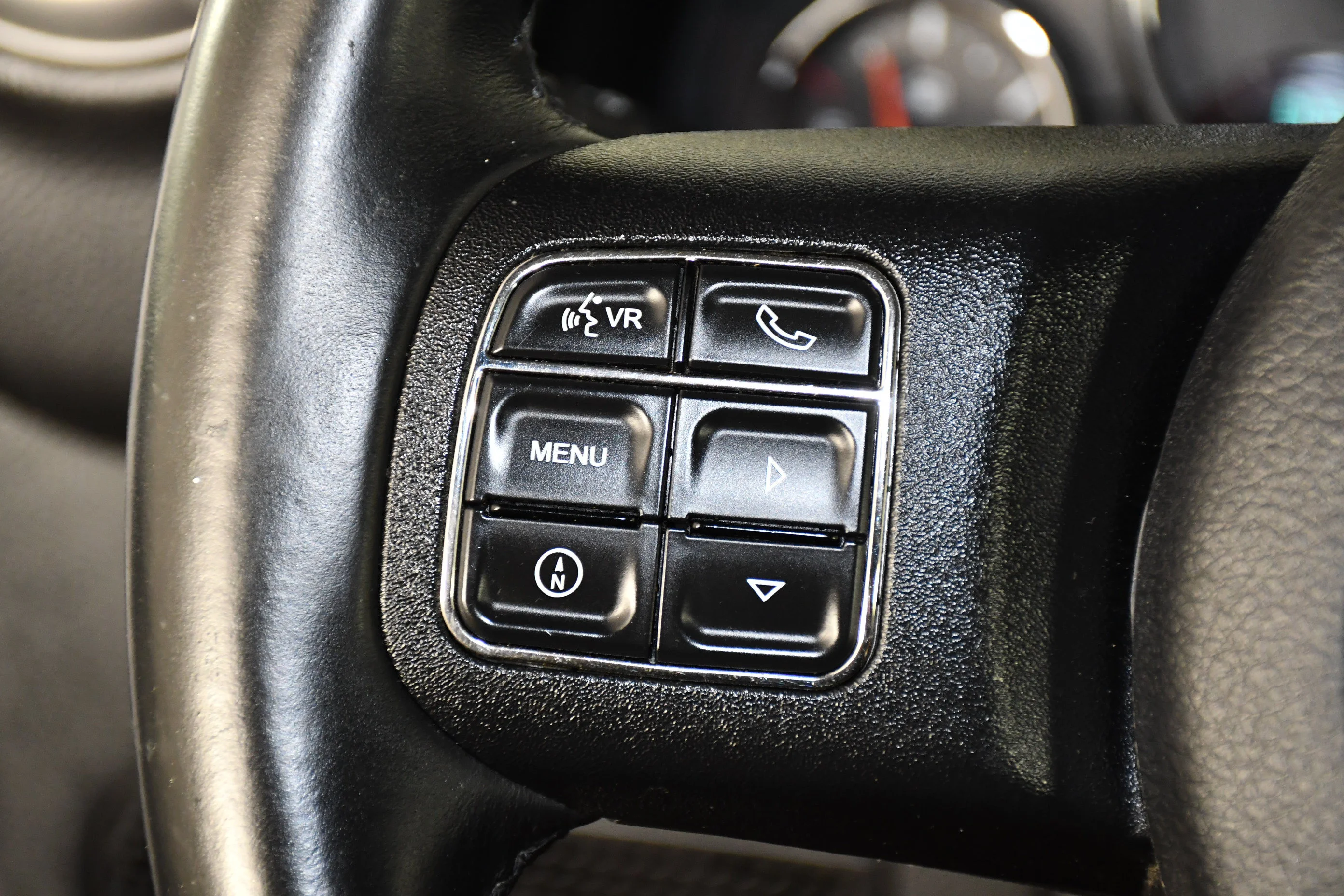 Used 2013 Billet Silver Metallic Jeep Sahara image 22