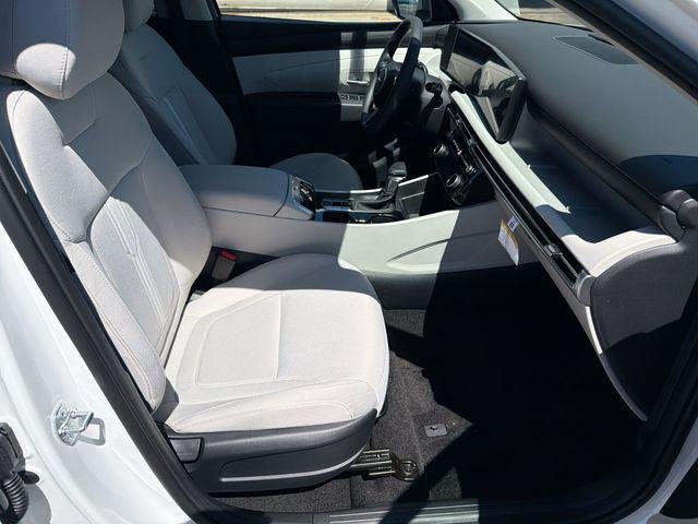New 2026 White Hyundai SEL AWD image 26