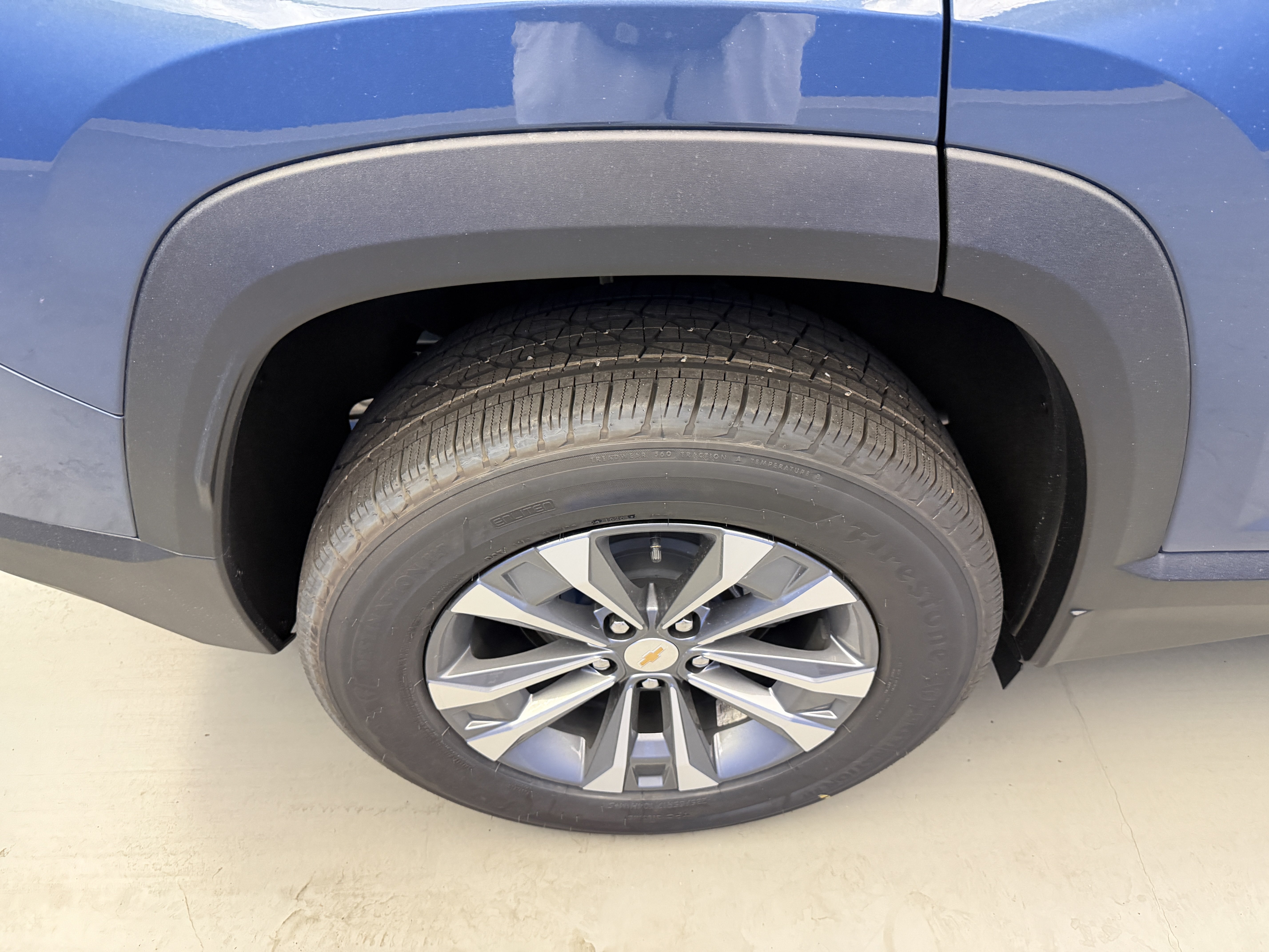 2027 Chevrolet Equinox LT - Photo 8