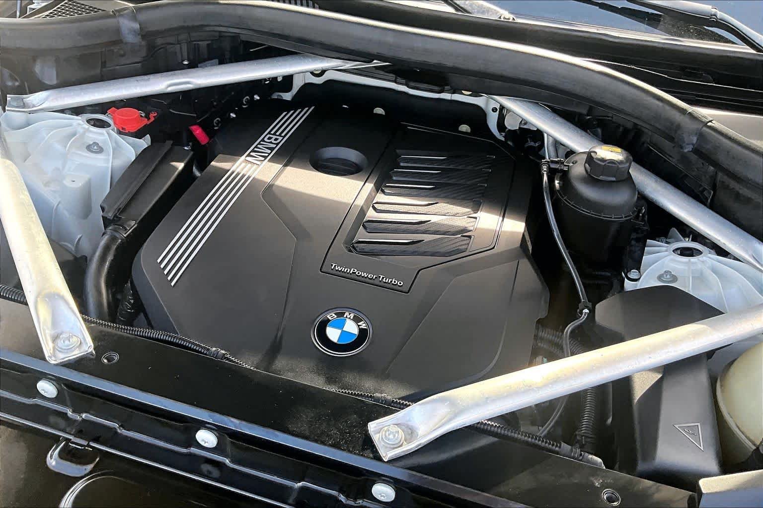 Used 2020 Alpine White BMW sDrive40i image 31