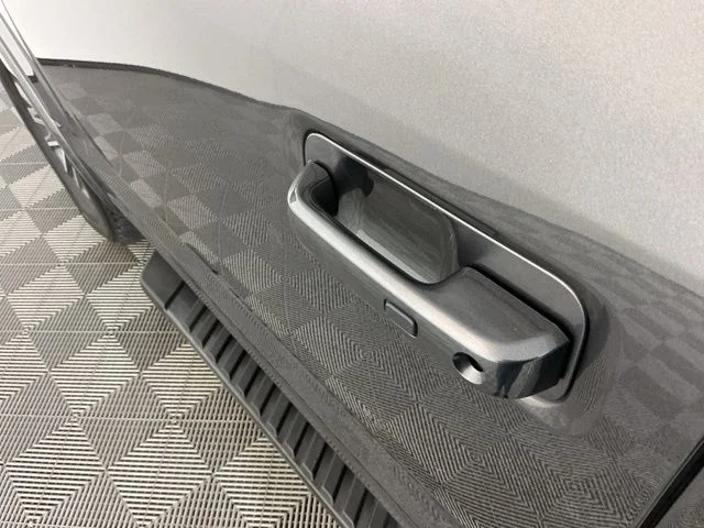 Used 2018 Magnetic Ford Lariat image 11