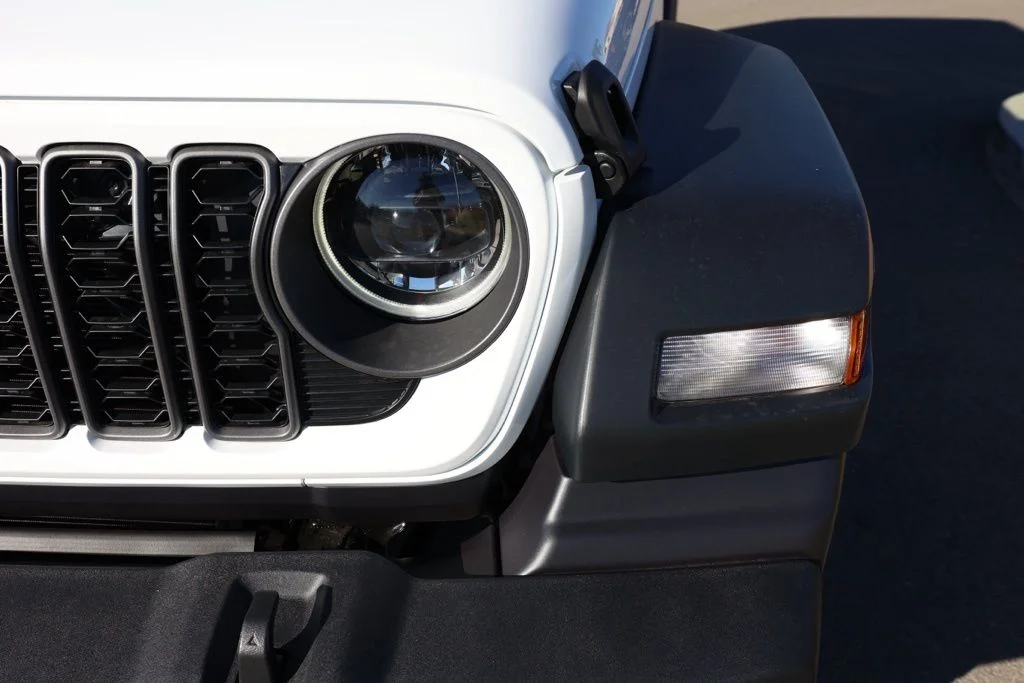 New 2026 Bright White Clear-Coat Exterior Paint Jeep Sport S image 9