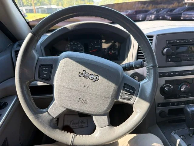 Used 2005 White Jeep Laredo image 24