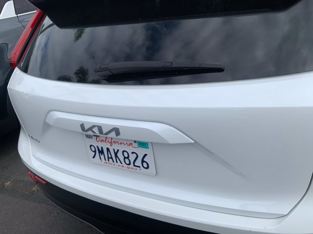 Certified Used 2024 Snow White Pearl Kia Wind image 7