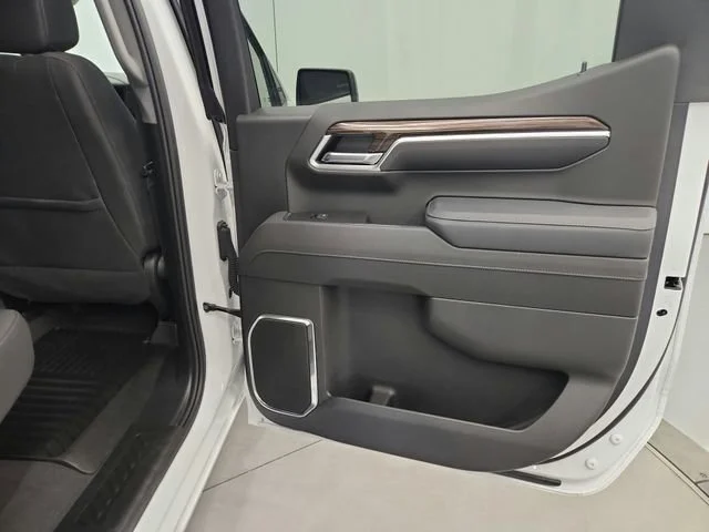 Used 2025 Summit White Chevrolet RST image 45