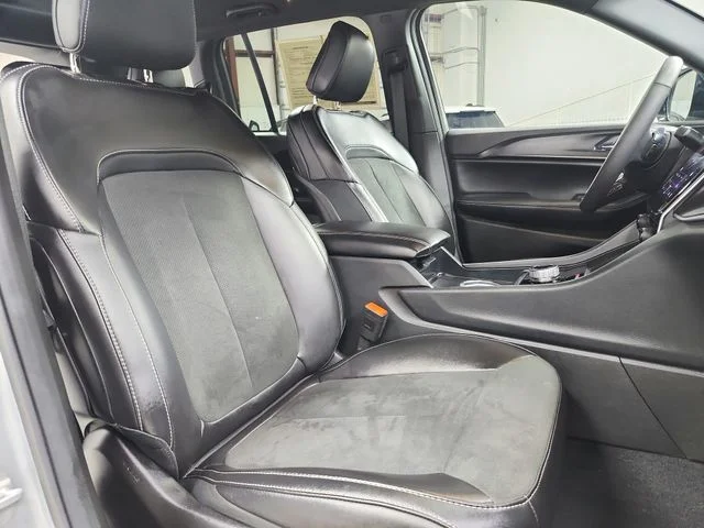 Used 2025 Silver Jeep Altitude image 41