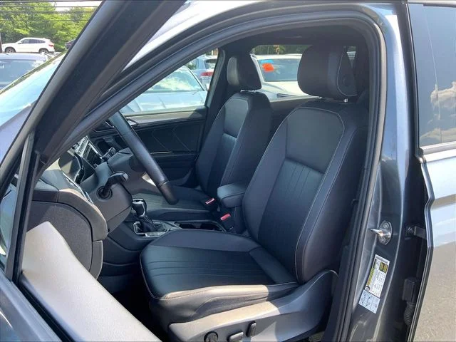 Used 2022 Gray Volkswagen 2.0T SE R-Line Black image 5