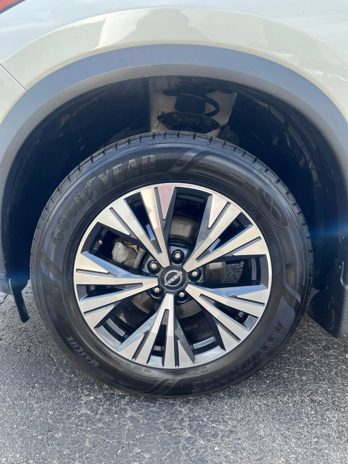 Used 2022 White Nissan SV image 16