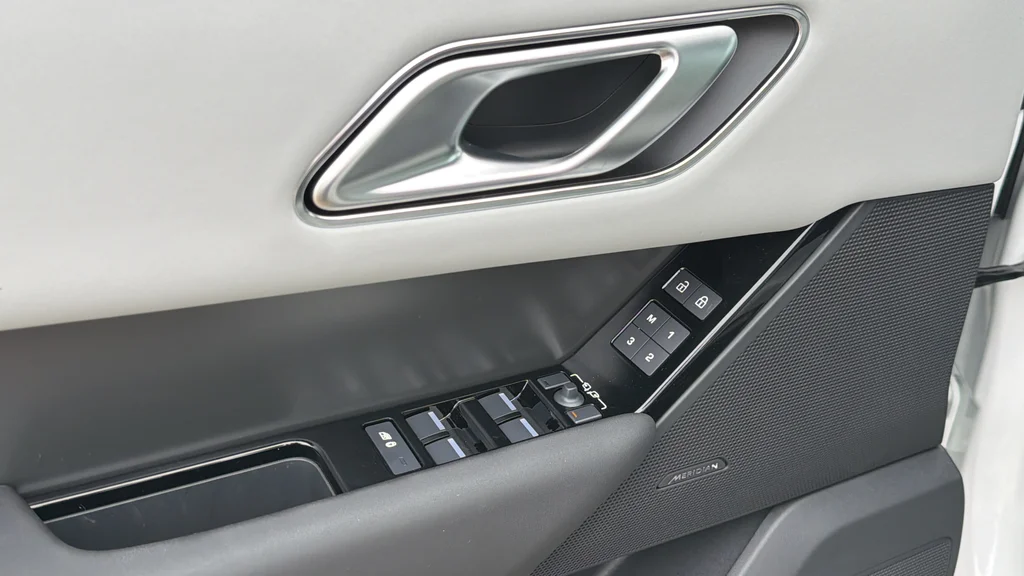New 2026 White Land Rover S image 21