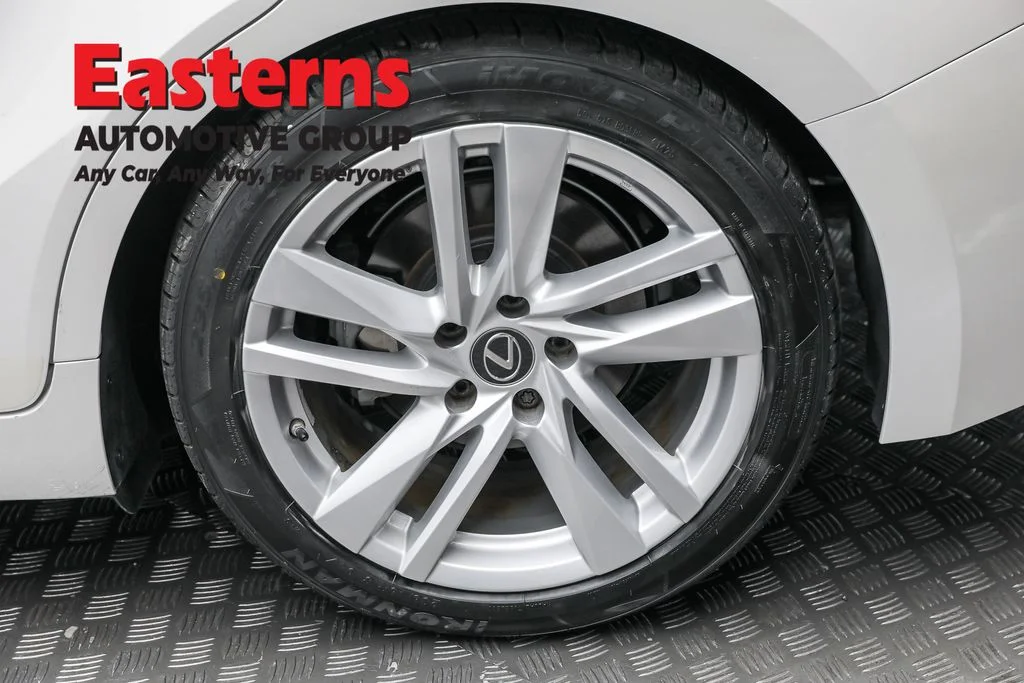 Used 2021  Lexus 300 image 8