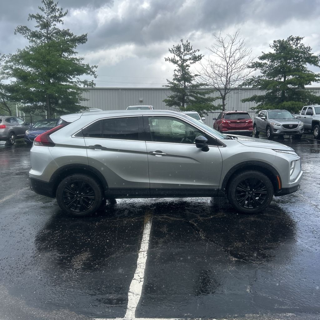 Used 2022 Silver Mitsubishi LE image 3