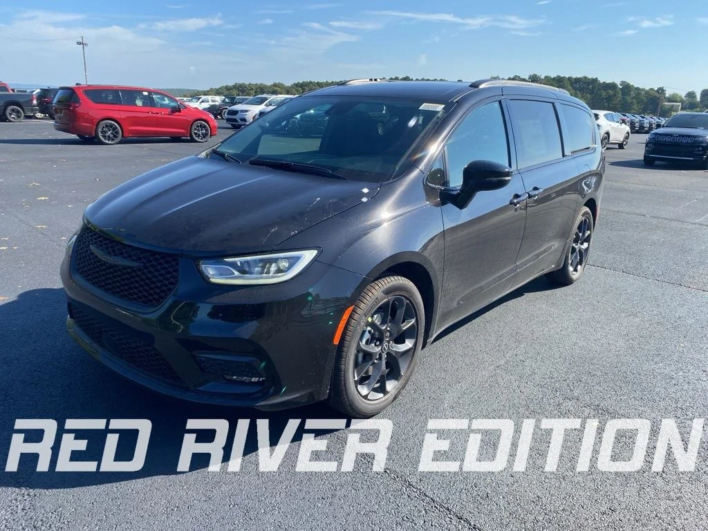 2026 Chrysler Pacifica Select's photo