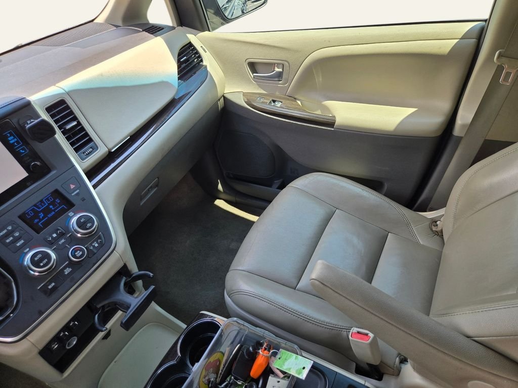 Used 2015 Black Toyota XLE image 17