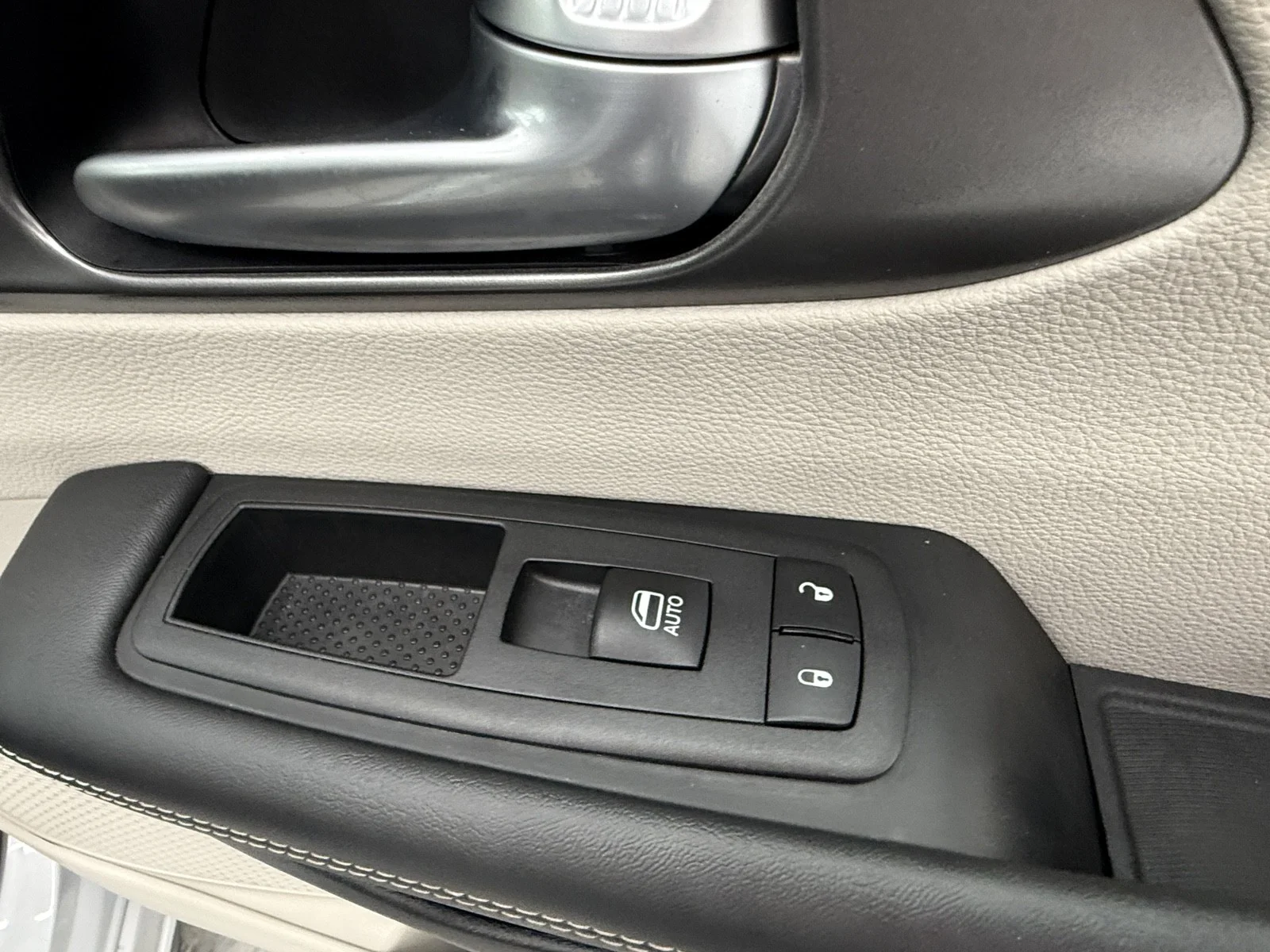 Used 2024 SILVER Chrysler Touring L image 43