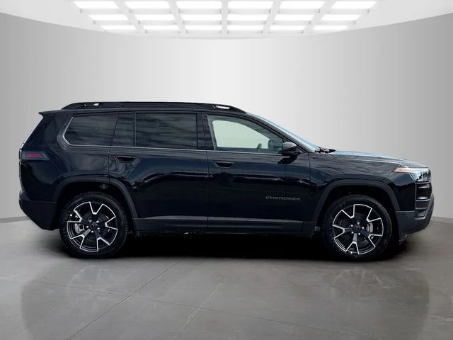 New 2026 Diamond Black Crystal Pearl-Coat Exterior Paint Jeep Overland image 8