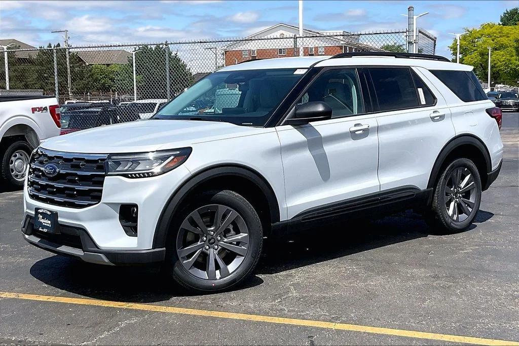 New 2026 Space White Metallic Ford Active image 11