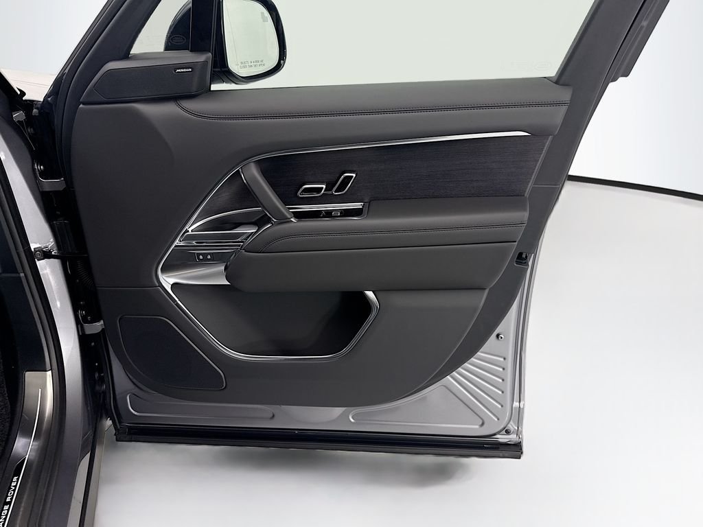 New 2026 Eiger Grey Land Rover SE image 24