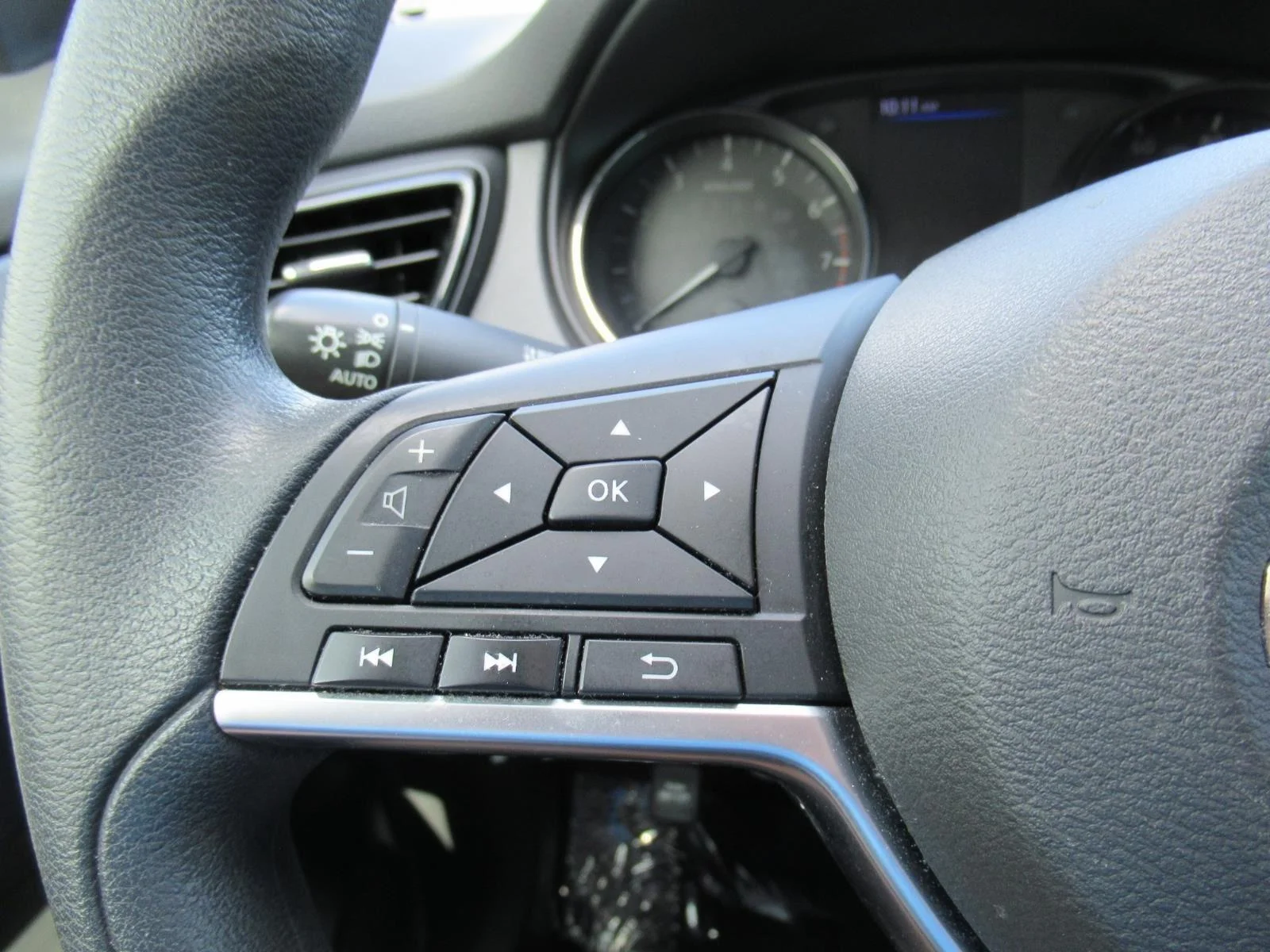 Used 2020 Caspian Blue Nissan S image 23