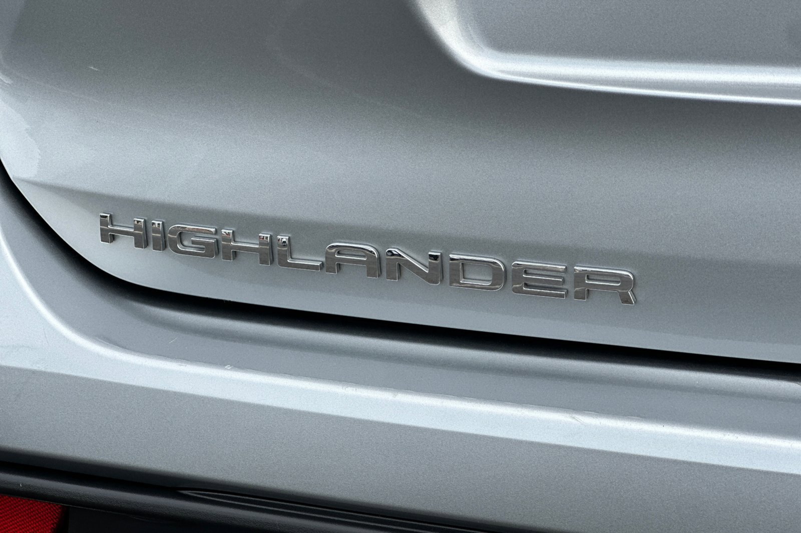 2025 Toyota Highlander LE - Photo 28