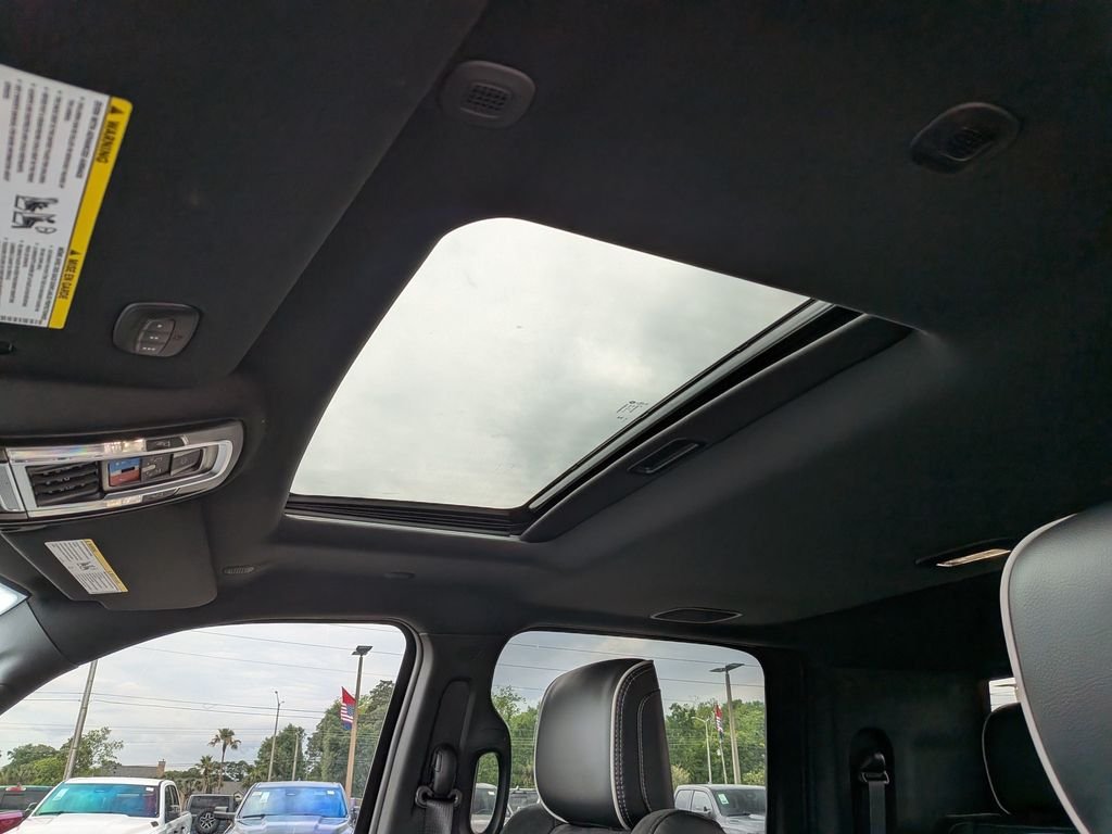New 2026 Ceramic Gray Clear-Coat Exterior Paint RAM Laramie image 16
