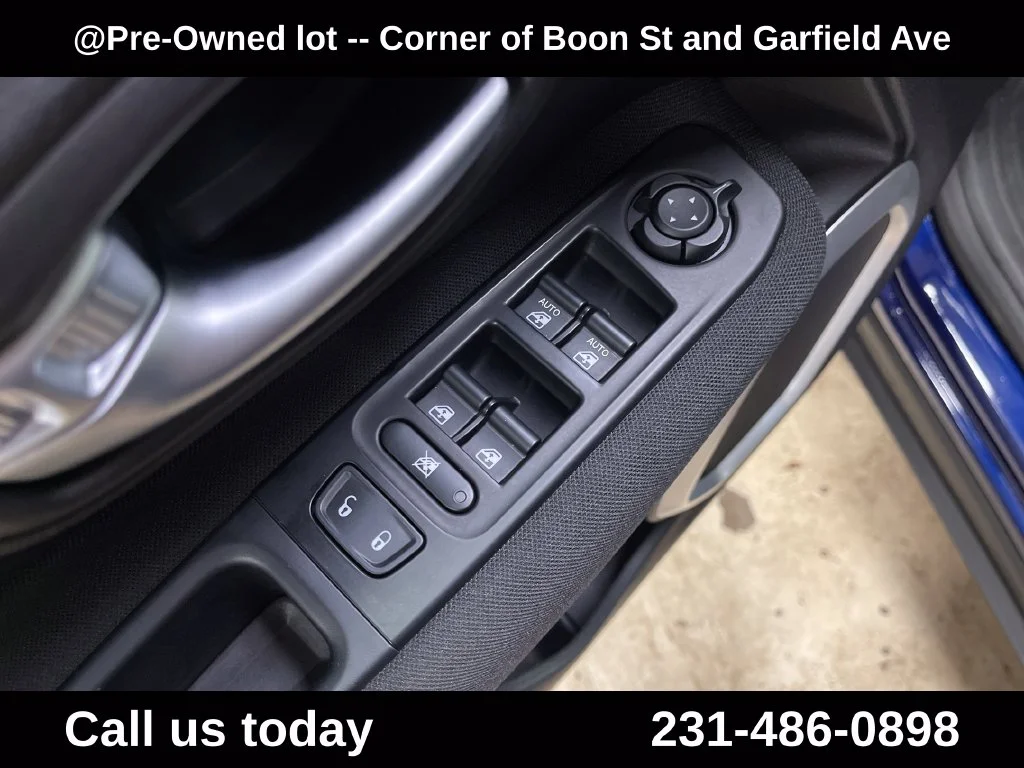 Used 2020 Blue Jeep Latitude image 16