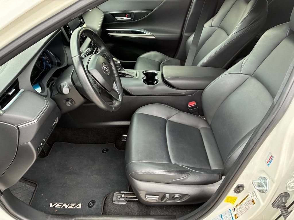 Used 2022 White Toyota XLE image 15