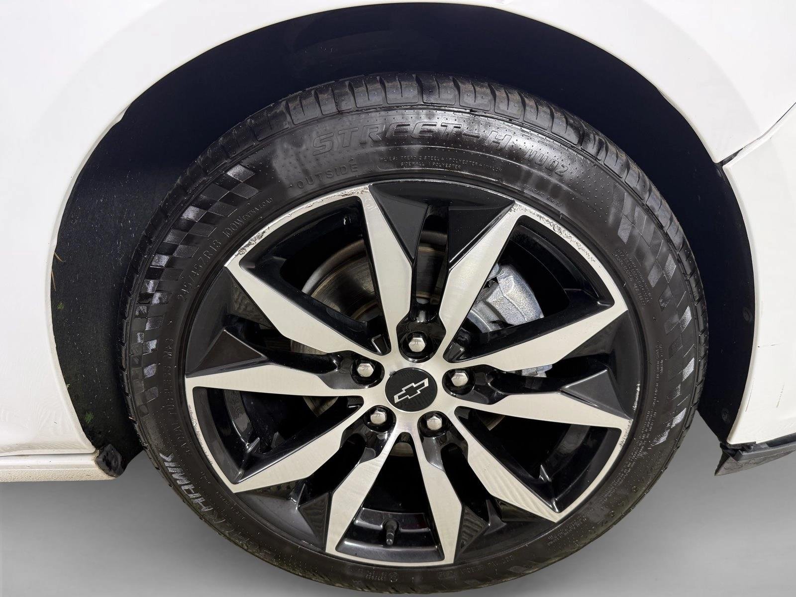 Used 2021 Summit White Chevrolet RS image 11