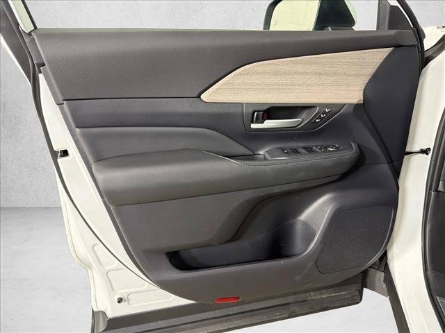Certified Used 2026 WIND CHILL PEARL Toyota  image 11