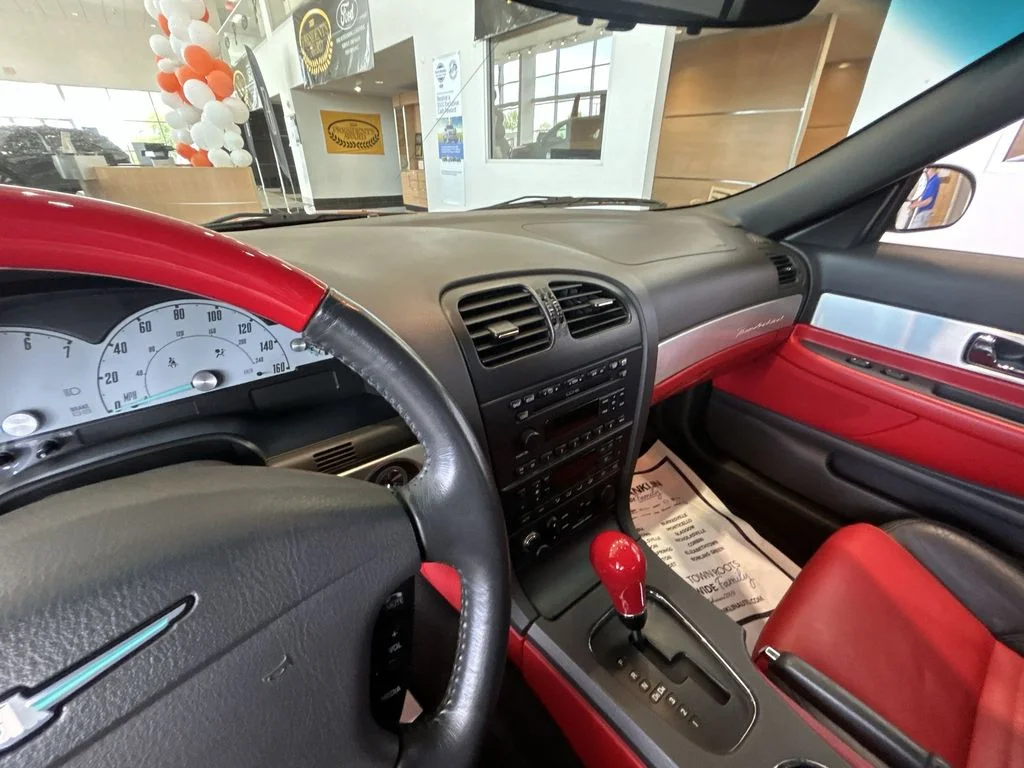 Used 2002 Red Ford Base image 12