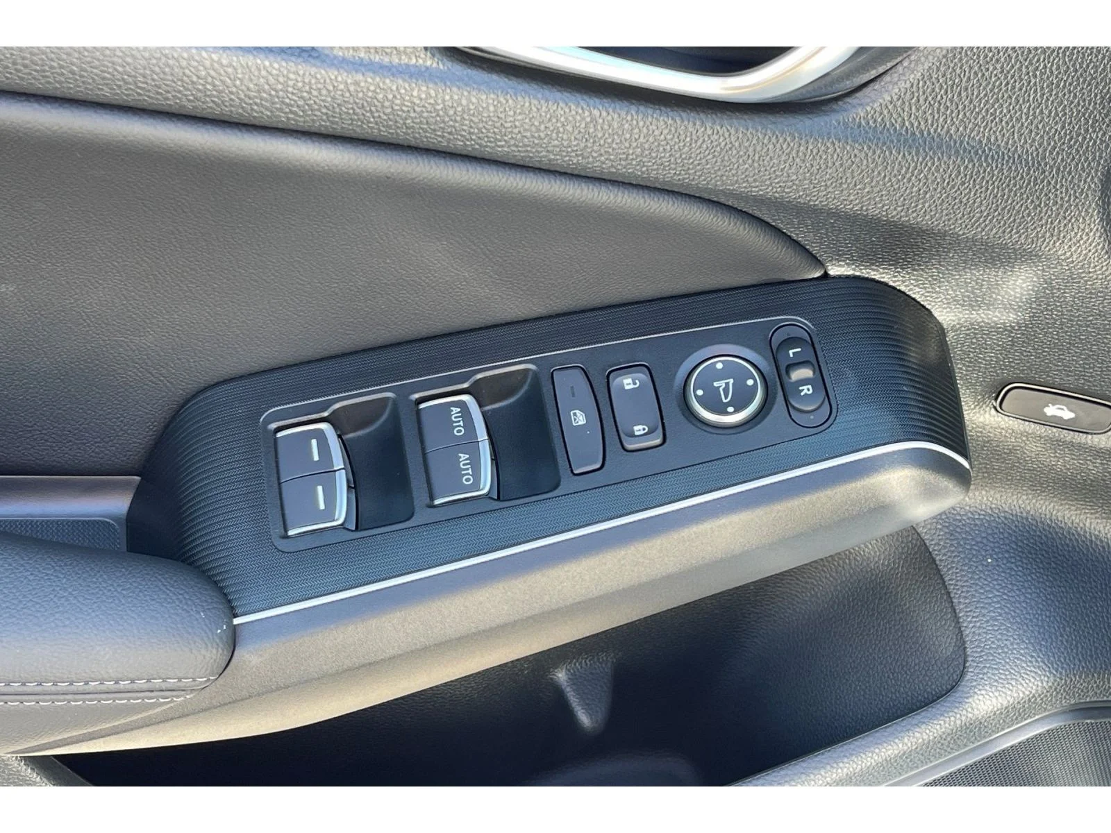 Used 2026 Platinum White Pearl Honda Sport Touring image 12