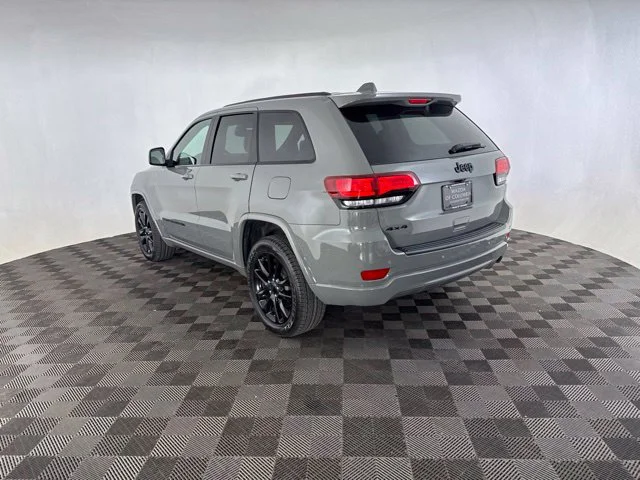 Used 2022 Gray Jeep Laredo X image 9