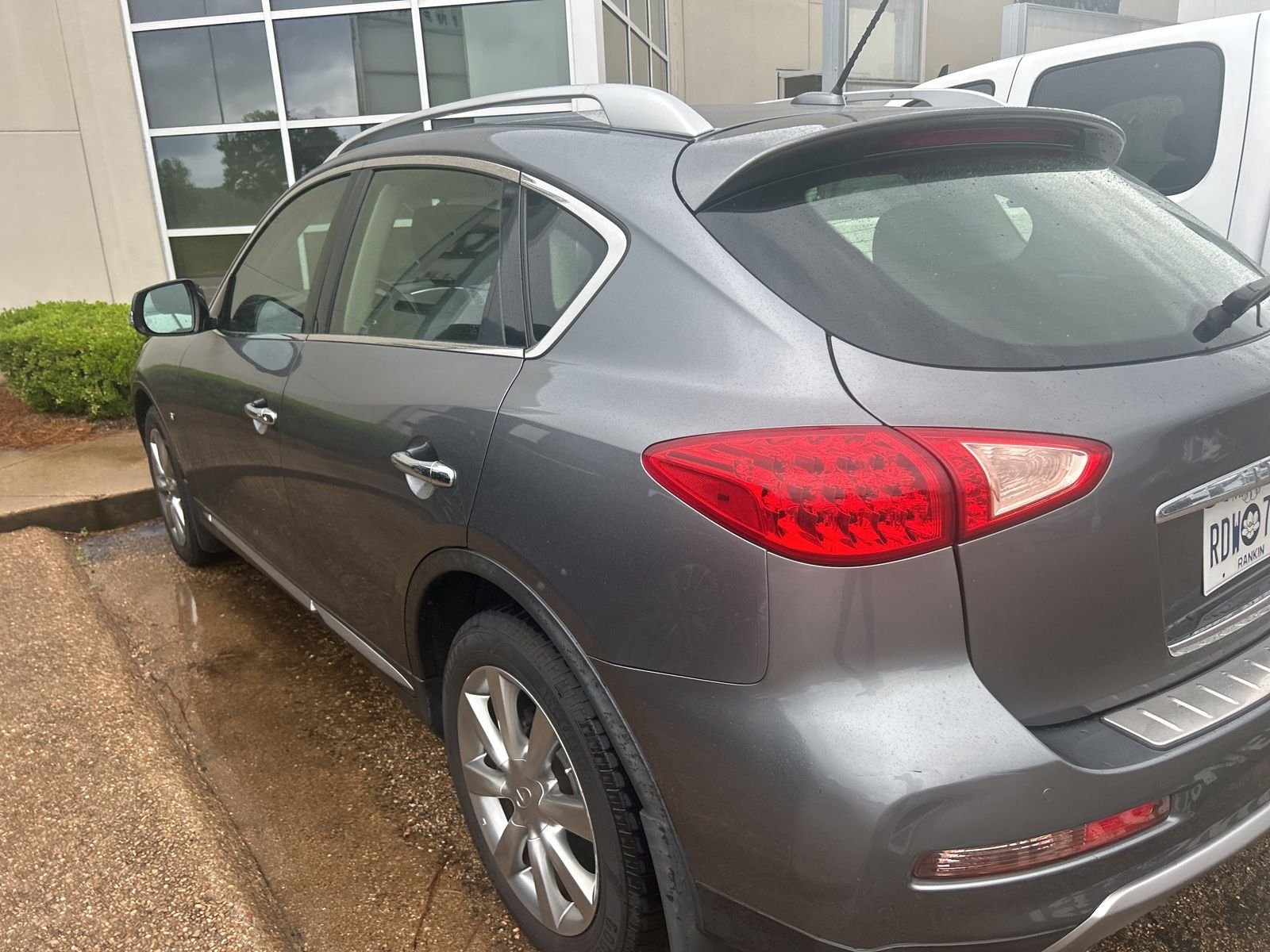 Used 2017 Gray INFINITI Base image 15