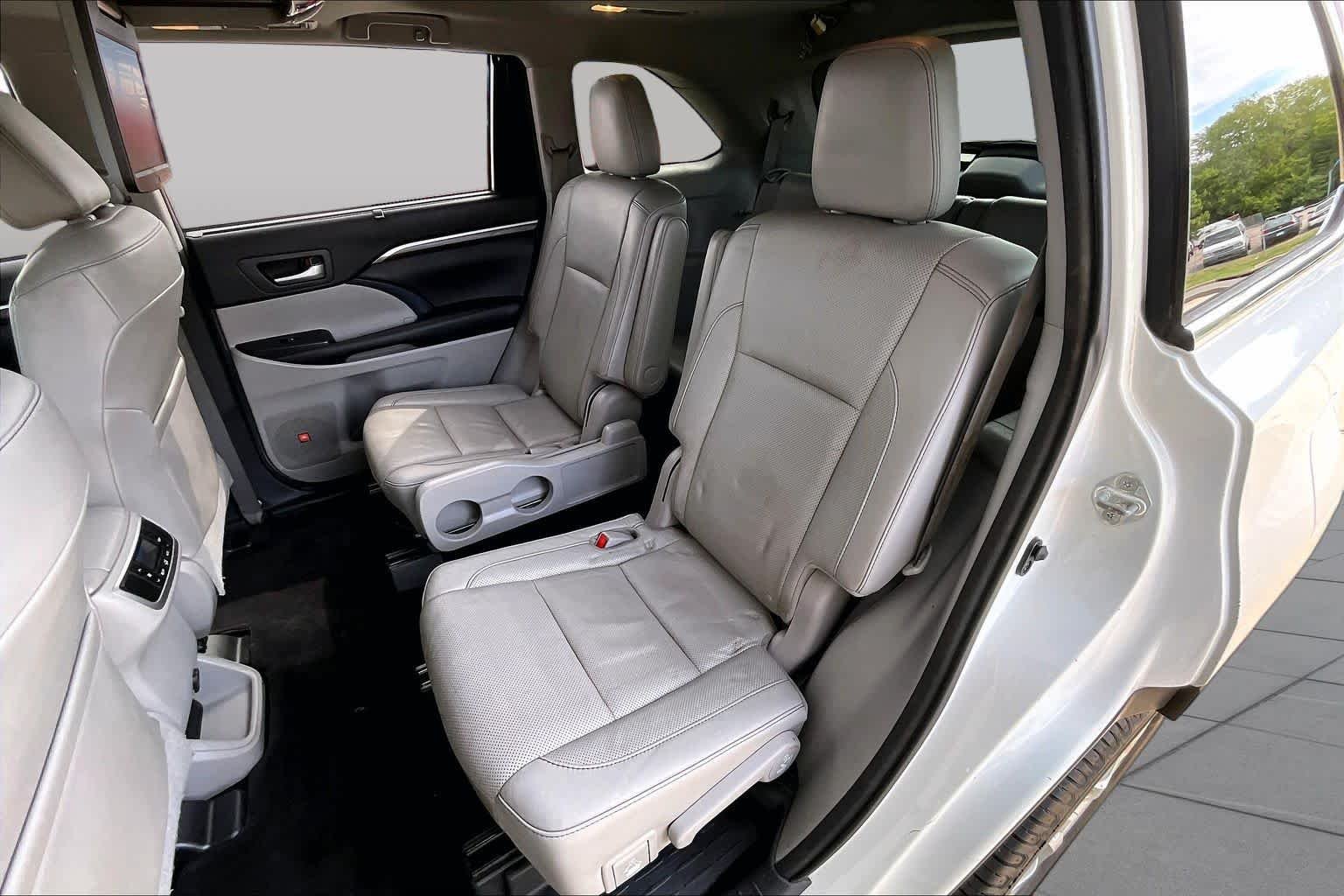 Used 2016 Blizzard Pearl Toyota Limited image 20