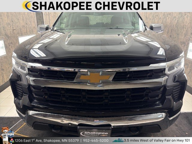 Used 2024 Chevrolet Silverado 1500 LT with VIN 1GCUDDED3RZ133546 for sale in Shakopee, Minnesota
