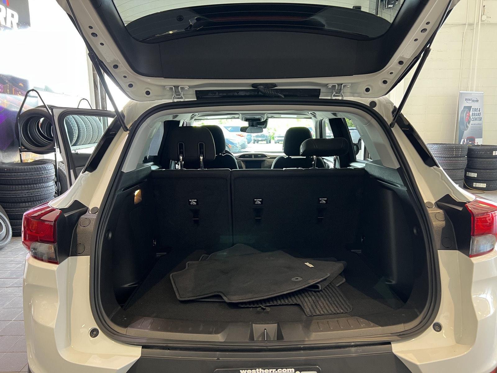 Used 2023 Summit White Chevrolet LT image 9