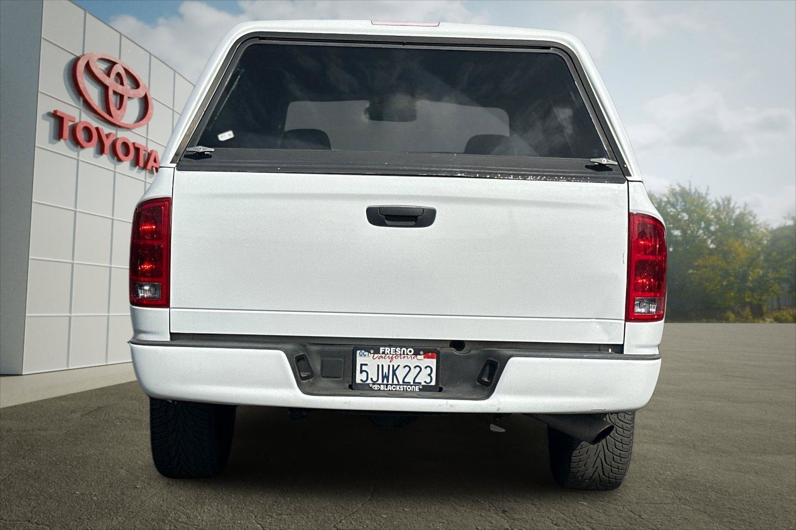Used 2004 Bright White Dodge SLT image 4