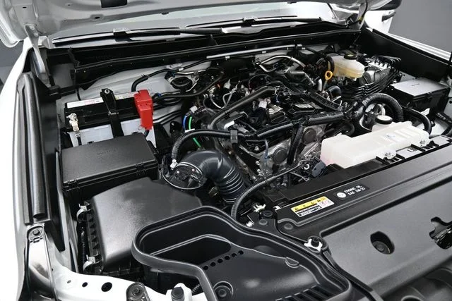 Used 2025 White Toyota SR5 image 39