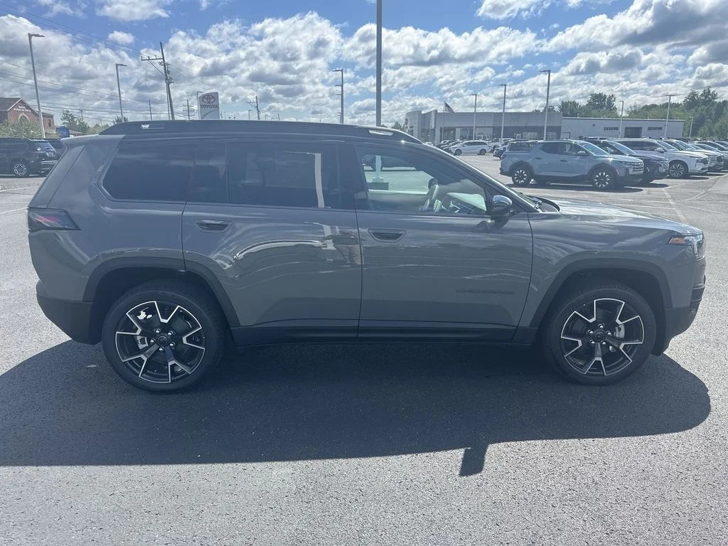 New 2026 Sting-Gray Clear-Coat Exterior Paint Jeep Overland image 9
