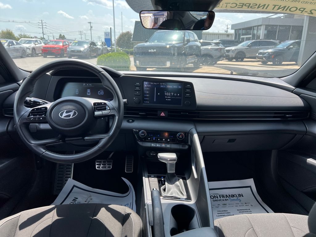 Used 2025 Gray Hyundai SEL Sport image 15