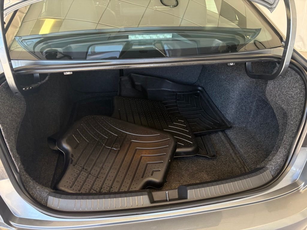 Used 2020 Platinum Gray Metallic Volkswagen R-Line image 28