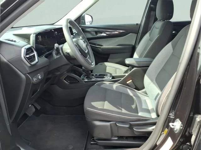 Used 2025 Mosaic Black Metallic Chevrolet LT image 18