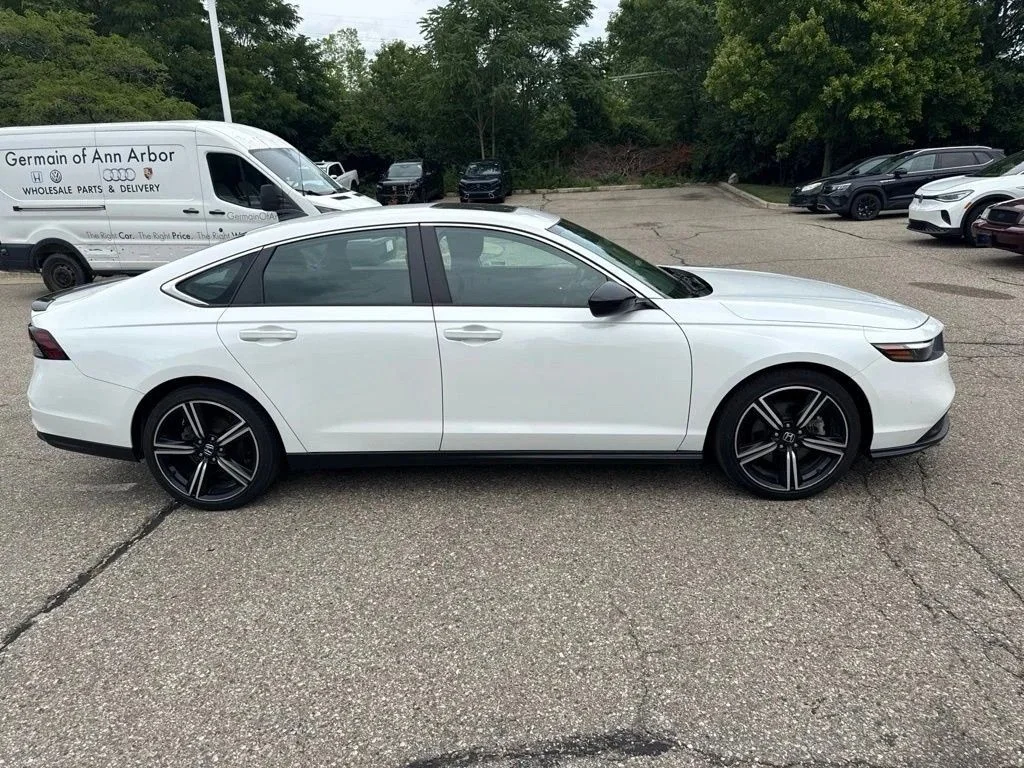 Used 2023 Platinum White Pearl Honda Sport image 7