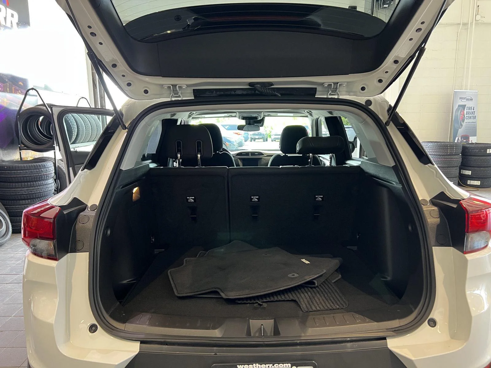 Used 2023 Summit White Chevrolet LT image 9