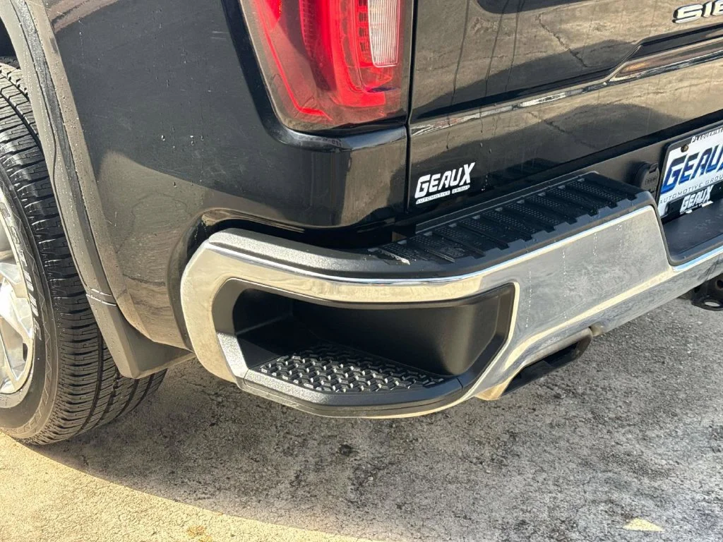 Used 2019 Black GMC SLT image 15
