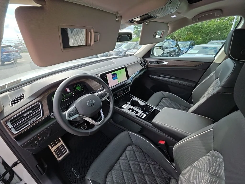 2026 Volkswagen Atlas SEL Premium R-Line - Photo 16