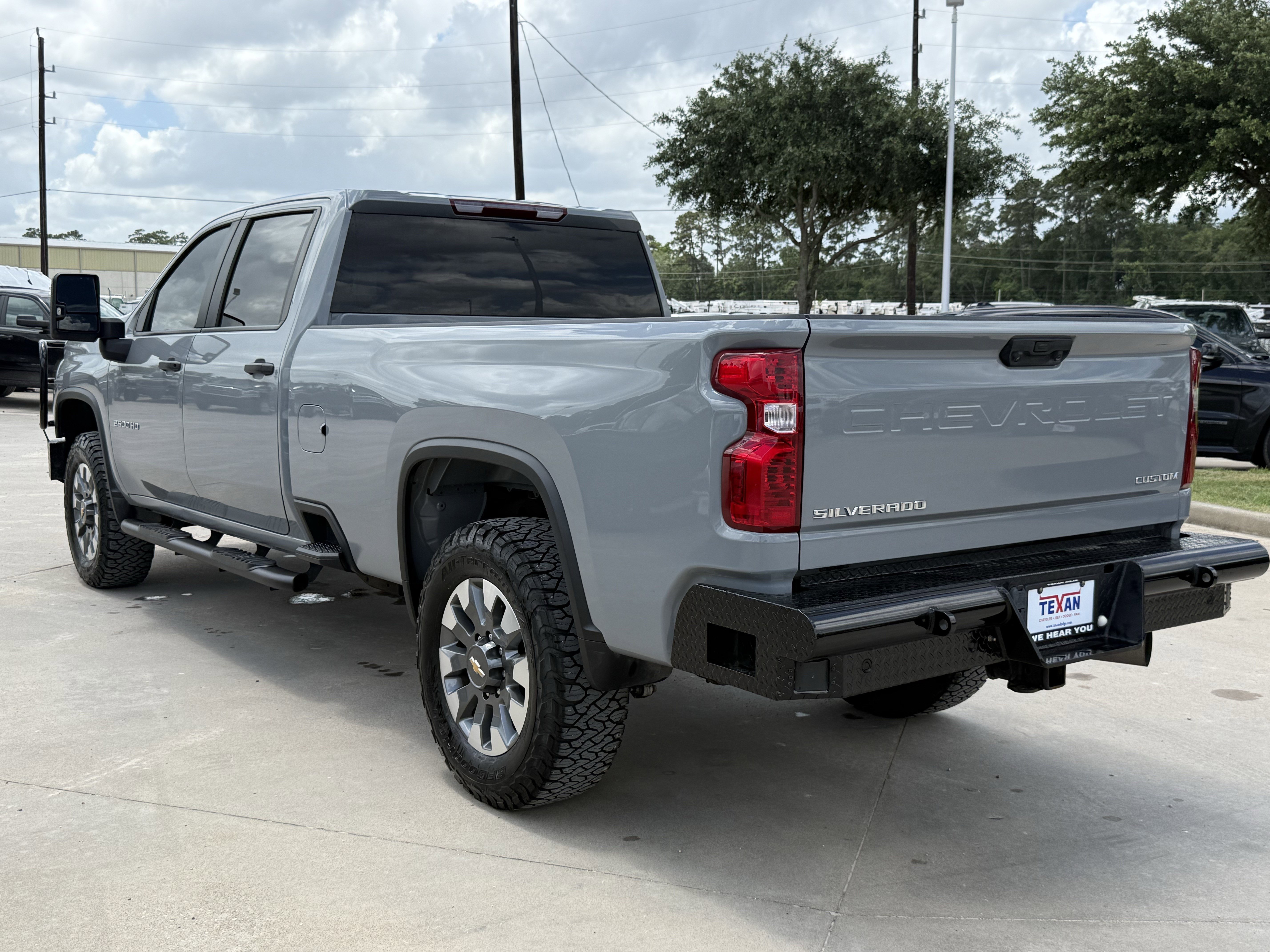 Used 2024 Slate Gray Metallic Chevrolet  image 6