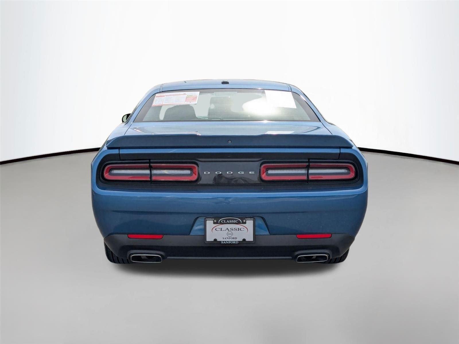 Used 2022 Frostbite Dodge SXT image 7