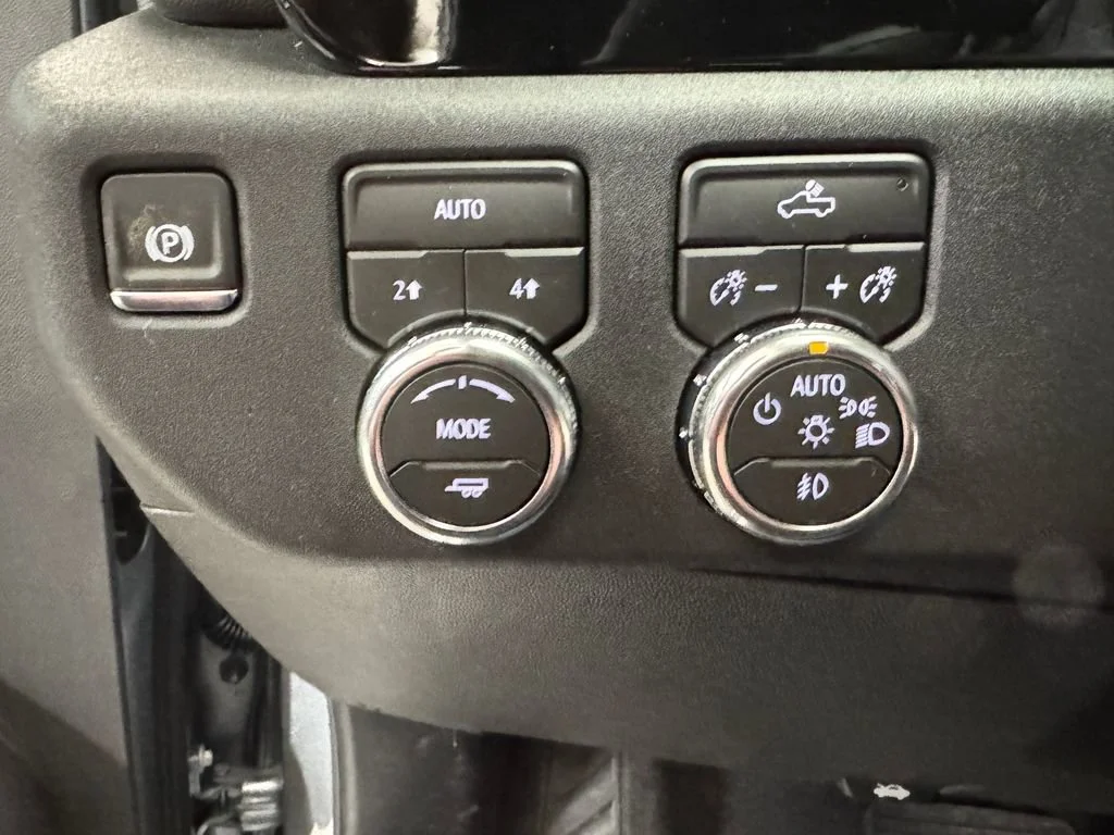 New 2026 Sterling Metallic GMC Elevation image 18