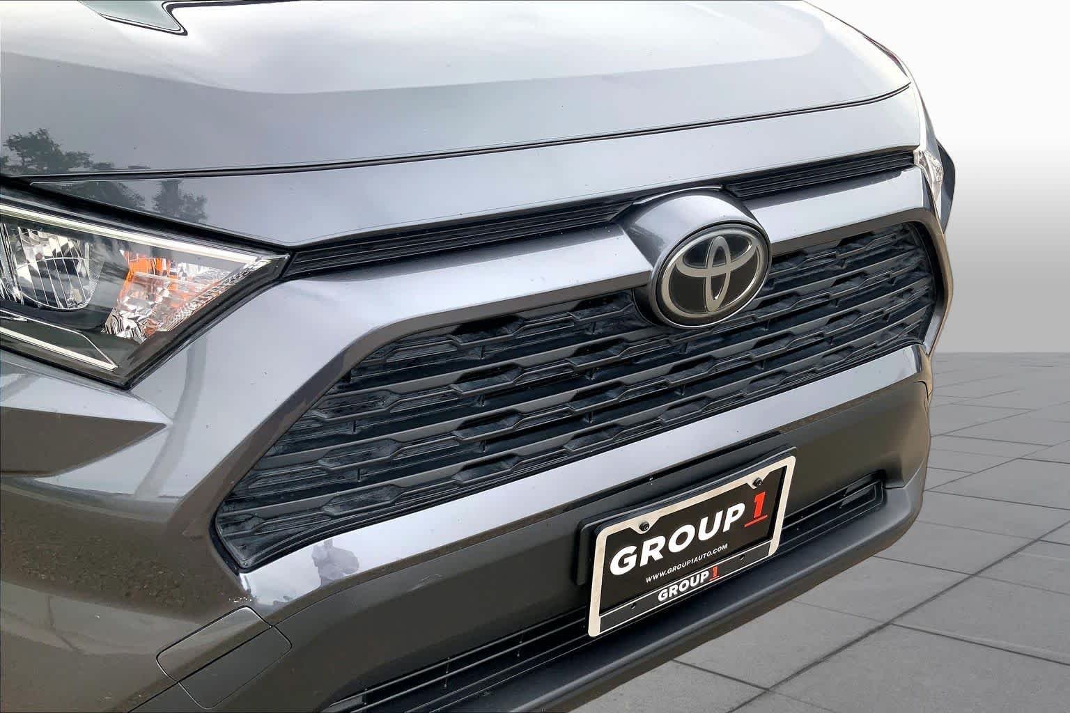 Used 2020 Magnetic Gray Metallic Toyota XLE Premium image 37