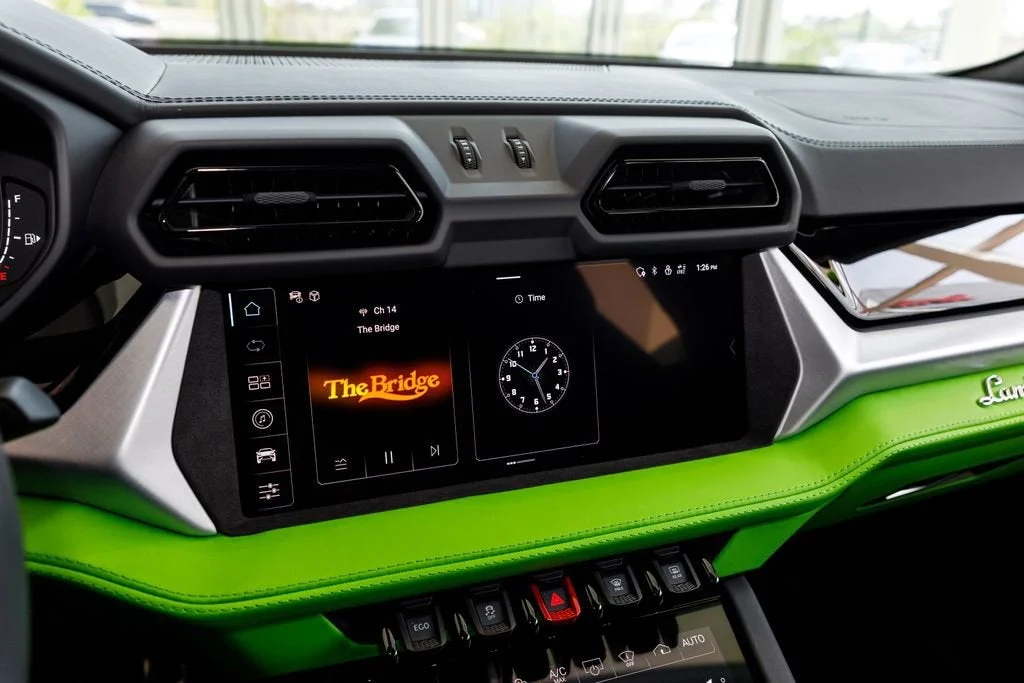 Used 2025 Green Lamborghini SE image 46